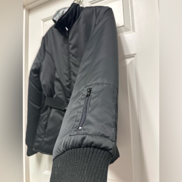 Fabletics Reversible Like New Puffer Jacket with Belt. Size Medium - Picture 4 of 16